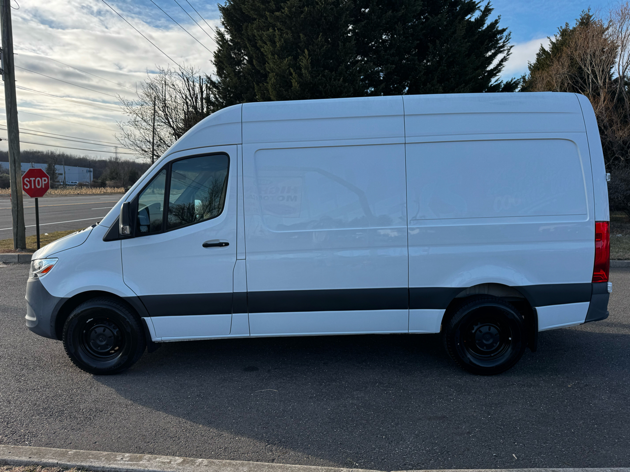Mercedes-Benz Sprinter Cargo Van 2500 Standard Roof I4 144" RWD 2021