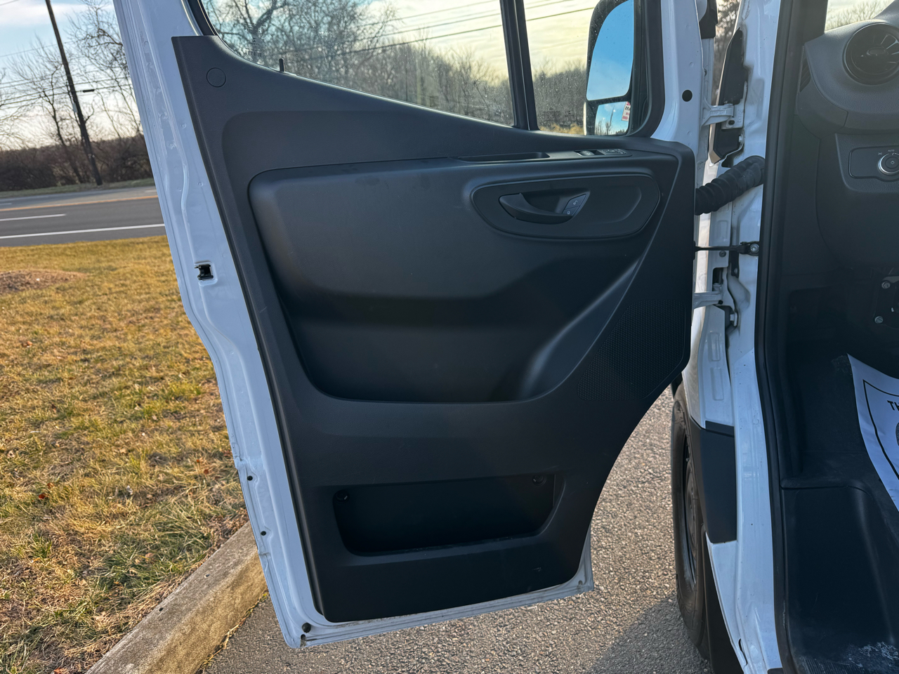 Mercedes-Benz Sprinter Cargo Van 2500 Standard Roof I4 144" RWD 2021