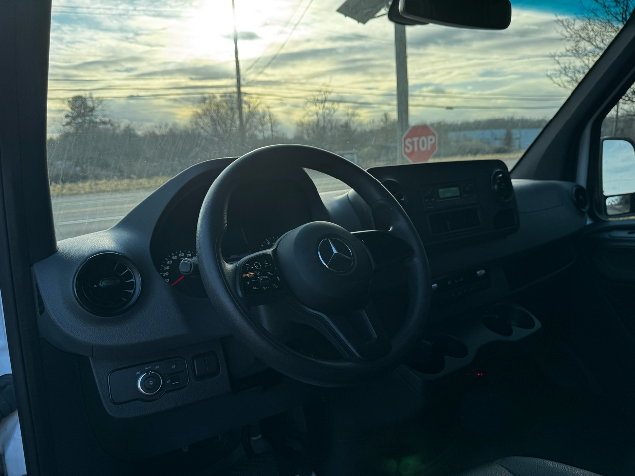 Mercedes-Benz Sprinter Cargo Van 2500 Standard Roof I4 144" RWD 2021