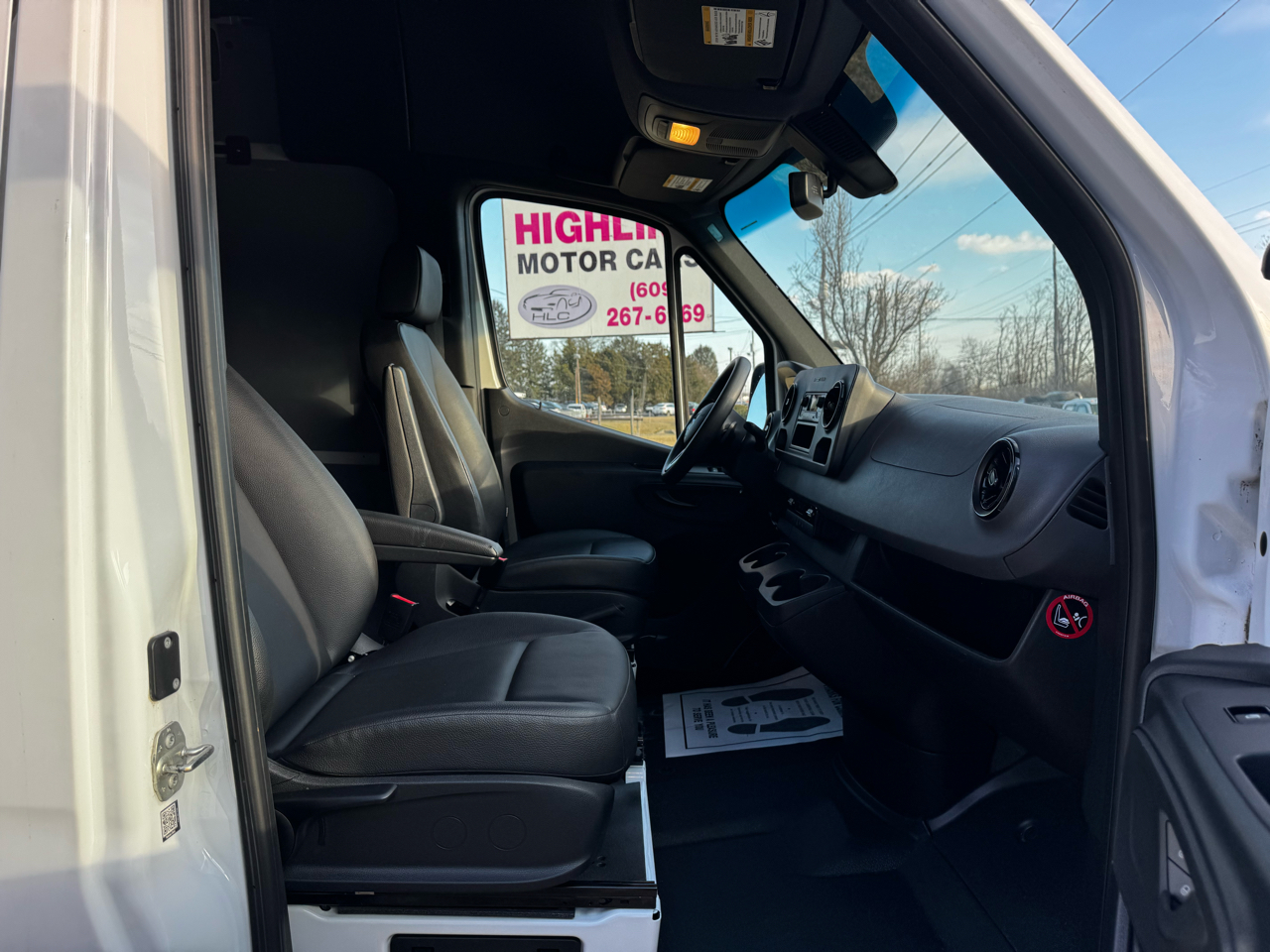 Mercedes-Benz Sprinter Cargo Van 2500 Standard Roof I4 144" RWD 2021