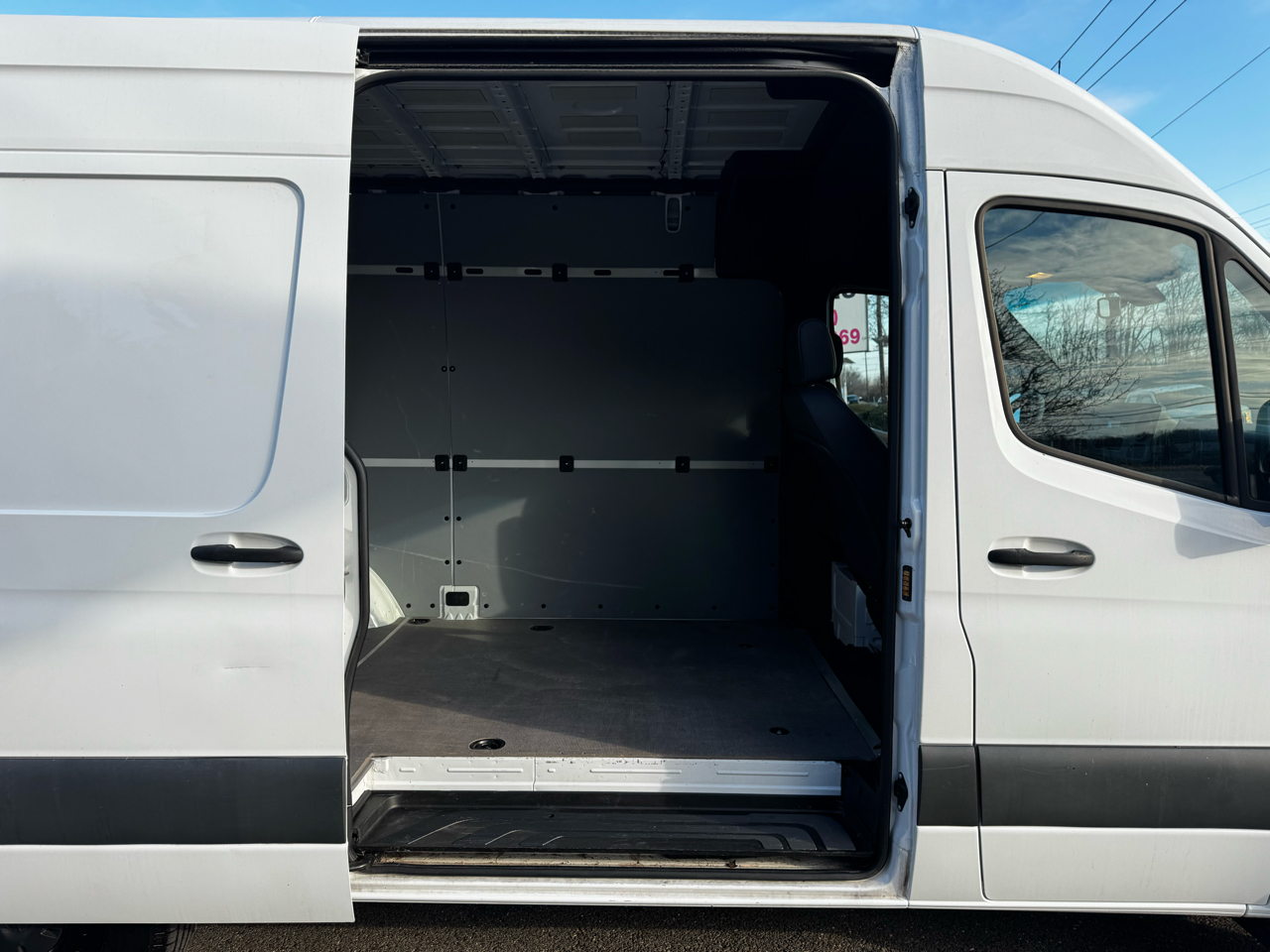 Mercedes-Benz Sprinter Cargo Van 2500 Standard Roof I4 144" RWD 2021