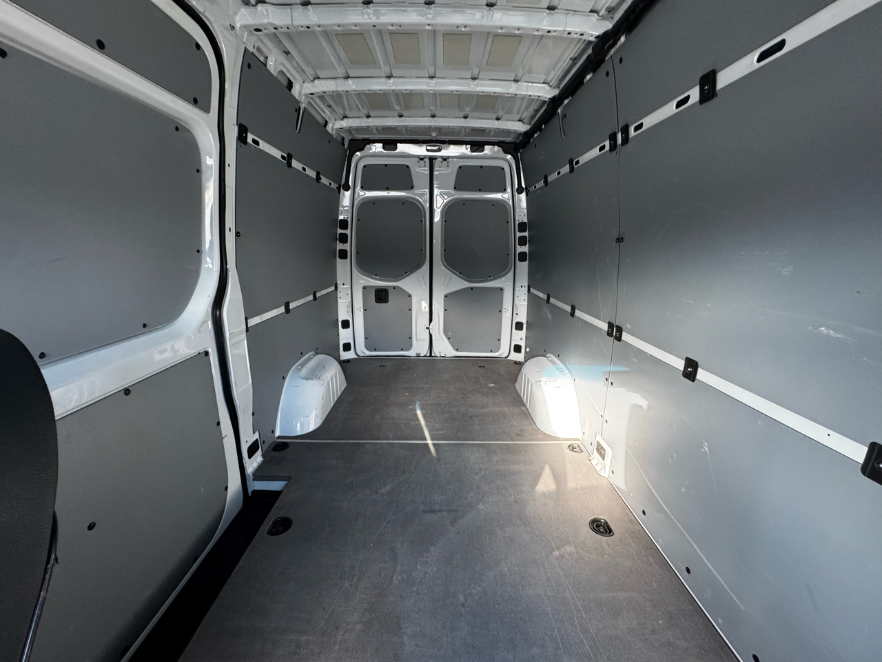 Mercedes-Benz Sprinter Cargo Van 2500 Standard Roof I4 144" RWD 2021