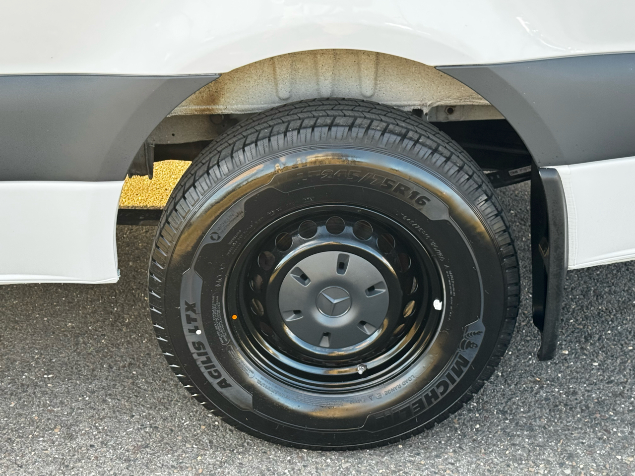 Mercedes-Benz Sprinter Cargo Van 2500 Standard Roof I4 144" RWD 2021