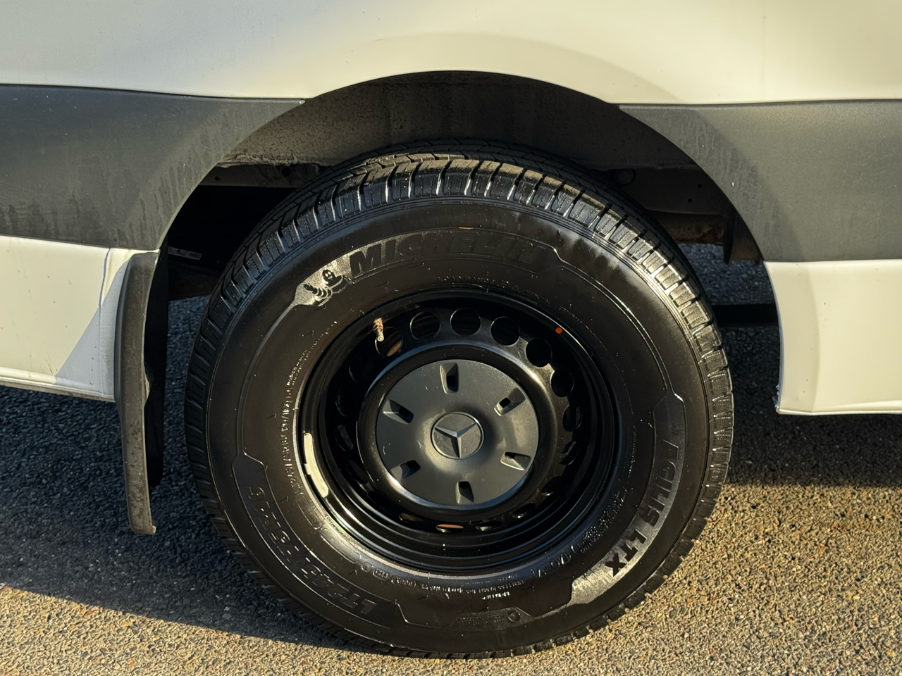 Mercedes-Benz Sprinter Cargo Van 2500 Standard Roof I4 144" RWD 2021