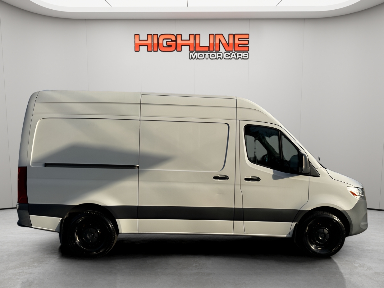 Mercedes-Benz Sprinter Cargo Van 2500 Standard Roof I4 144" RWD 2021
