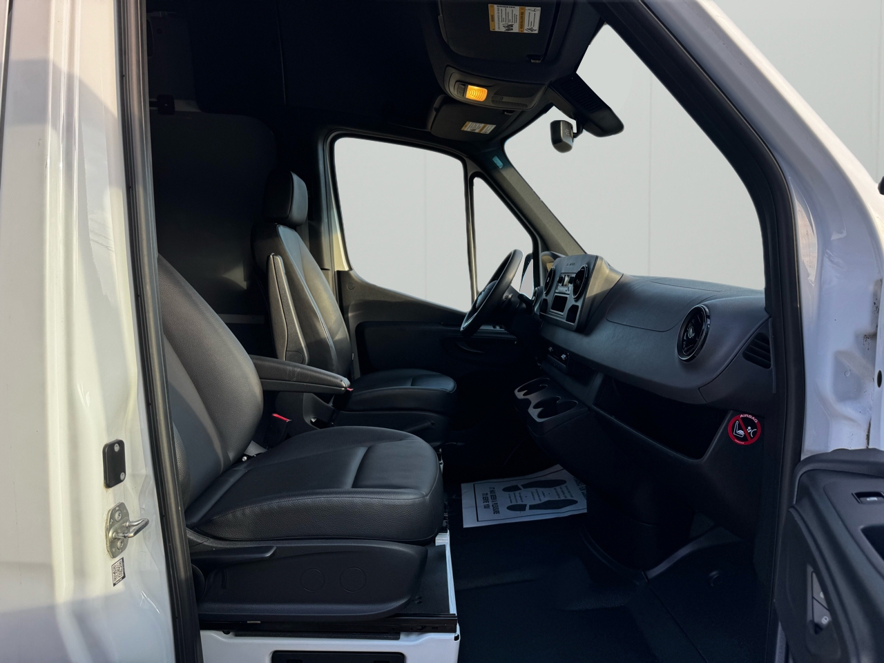 Mercedes-Benz Sprinter Cargo Van 2500 Standard Roof I4 144" RWD 2021