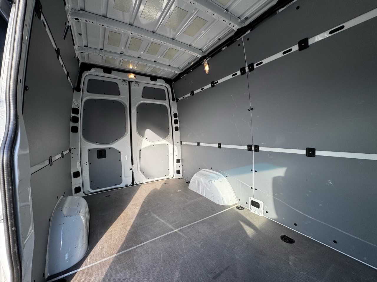 Mercedes-Benz Sprinter Cargo Van 2500 Standard Roof I4 144" RWD 2021