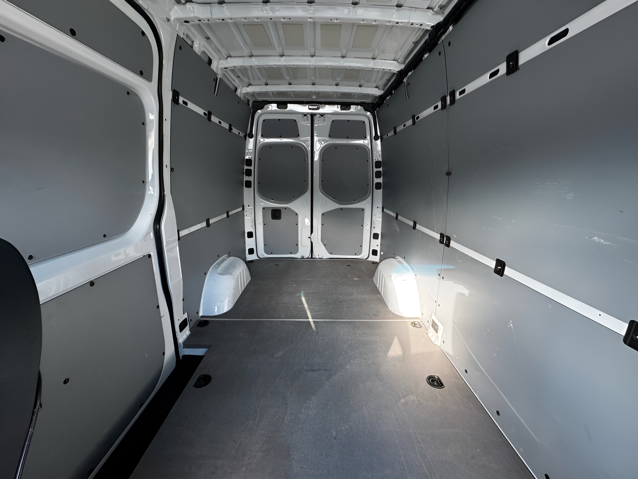 Mercedes-Benz Sprinter Cargo Van 2500 Standard Roof I4 144" RWD 2021