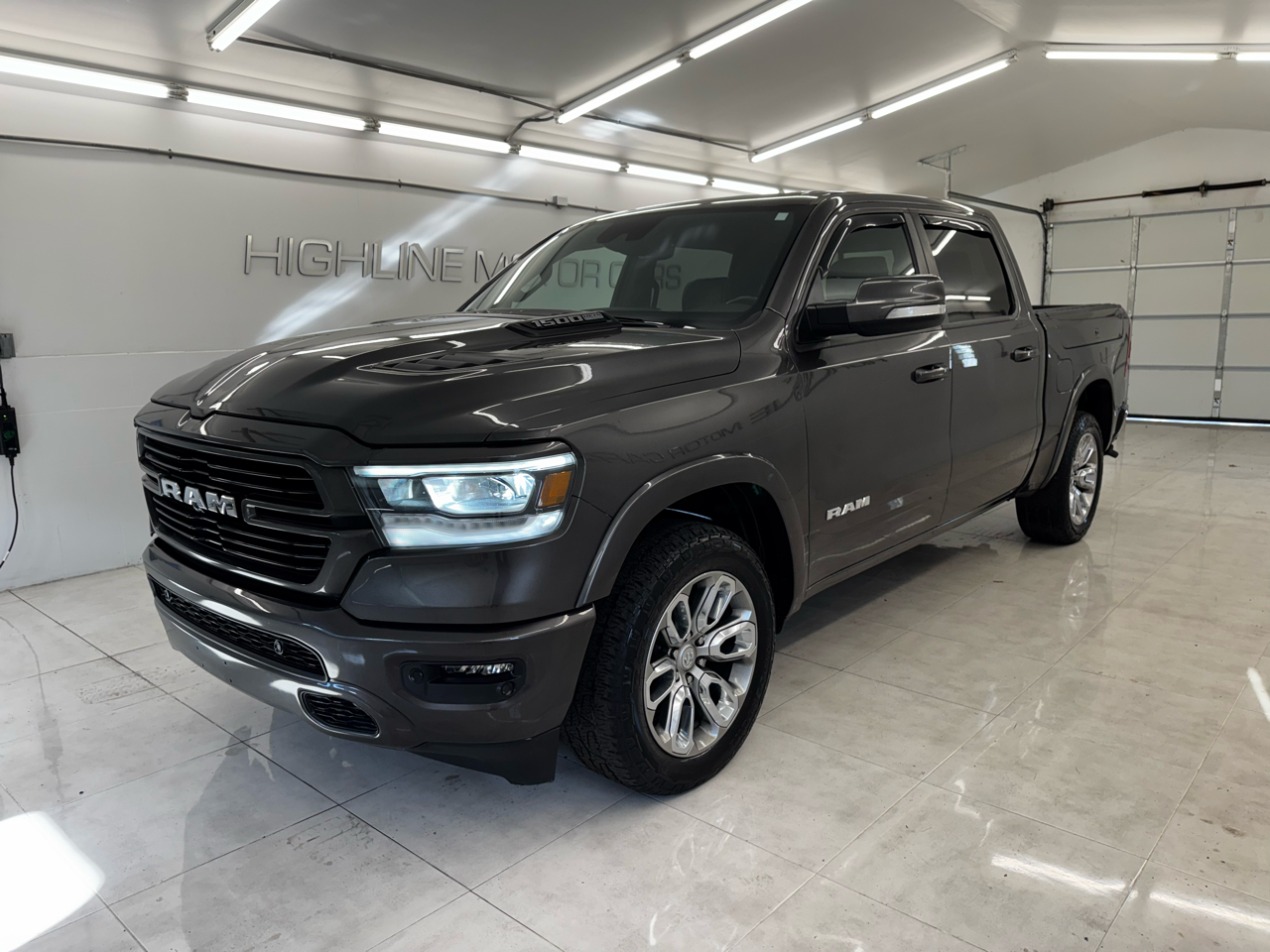 RAM 1500 Laramie 4x4 Crew Cab 5'7" Box 2021