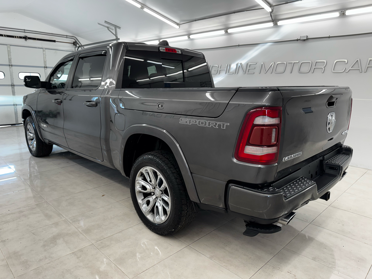 RAM 1500 Laramie 4x4 Crew Cab 5'7" Box 2021