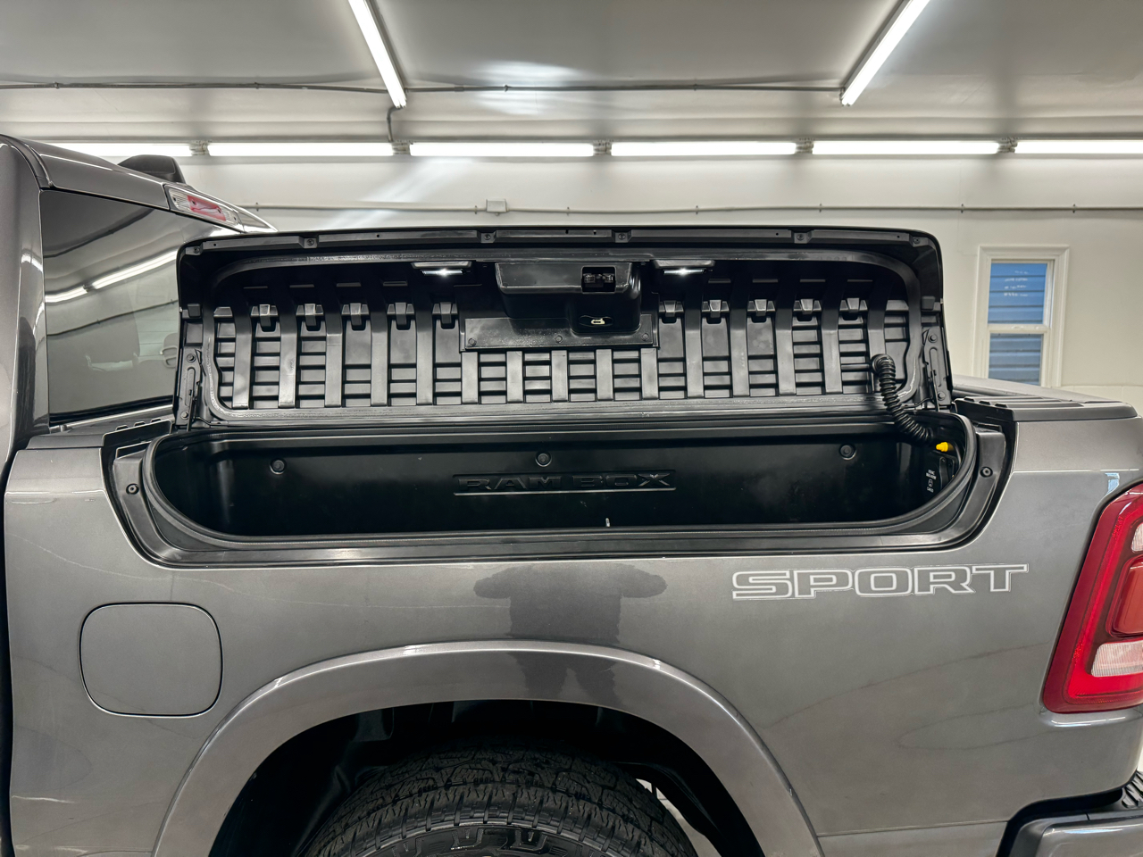 RAM 1500 Laramie 4x4 Crew Cab 5'7" Box 2021