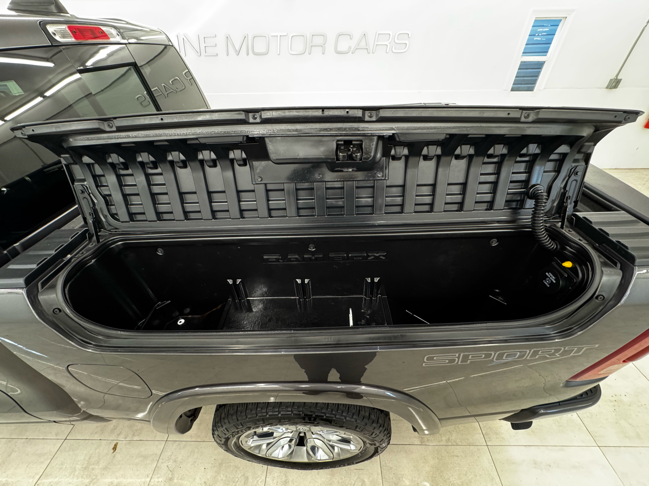 RAM 1500 Laramie 4x4 Crew Cab 5'7" Box 2021