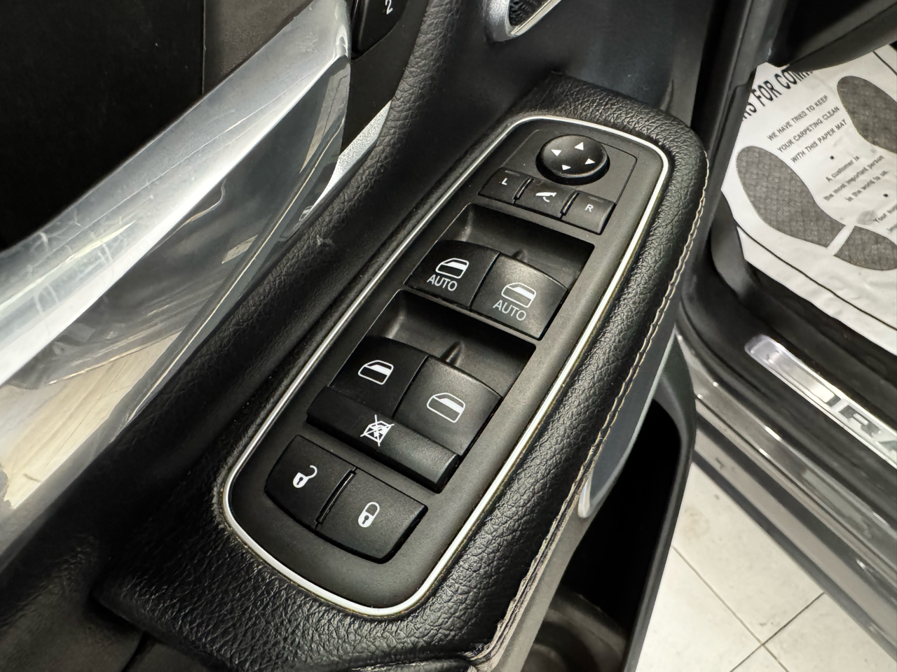 RAM 1500 Laramie 4x4 Crew Cab 5'7" Box 2021