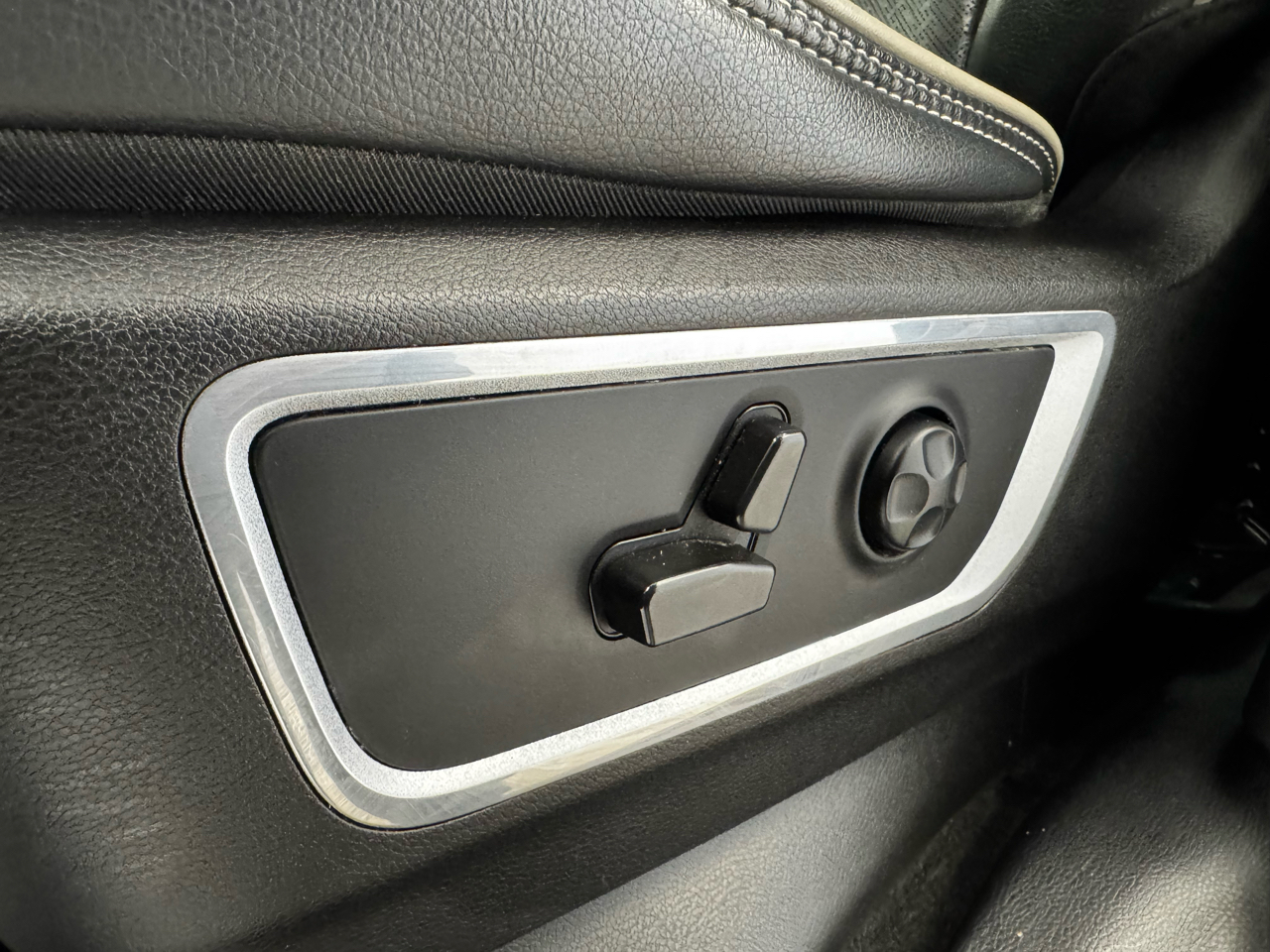 RAM 1500 Laramie 4x4 Crew Cab 5'7" Box 2021