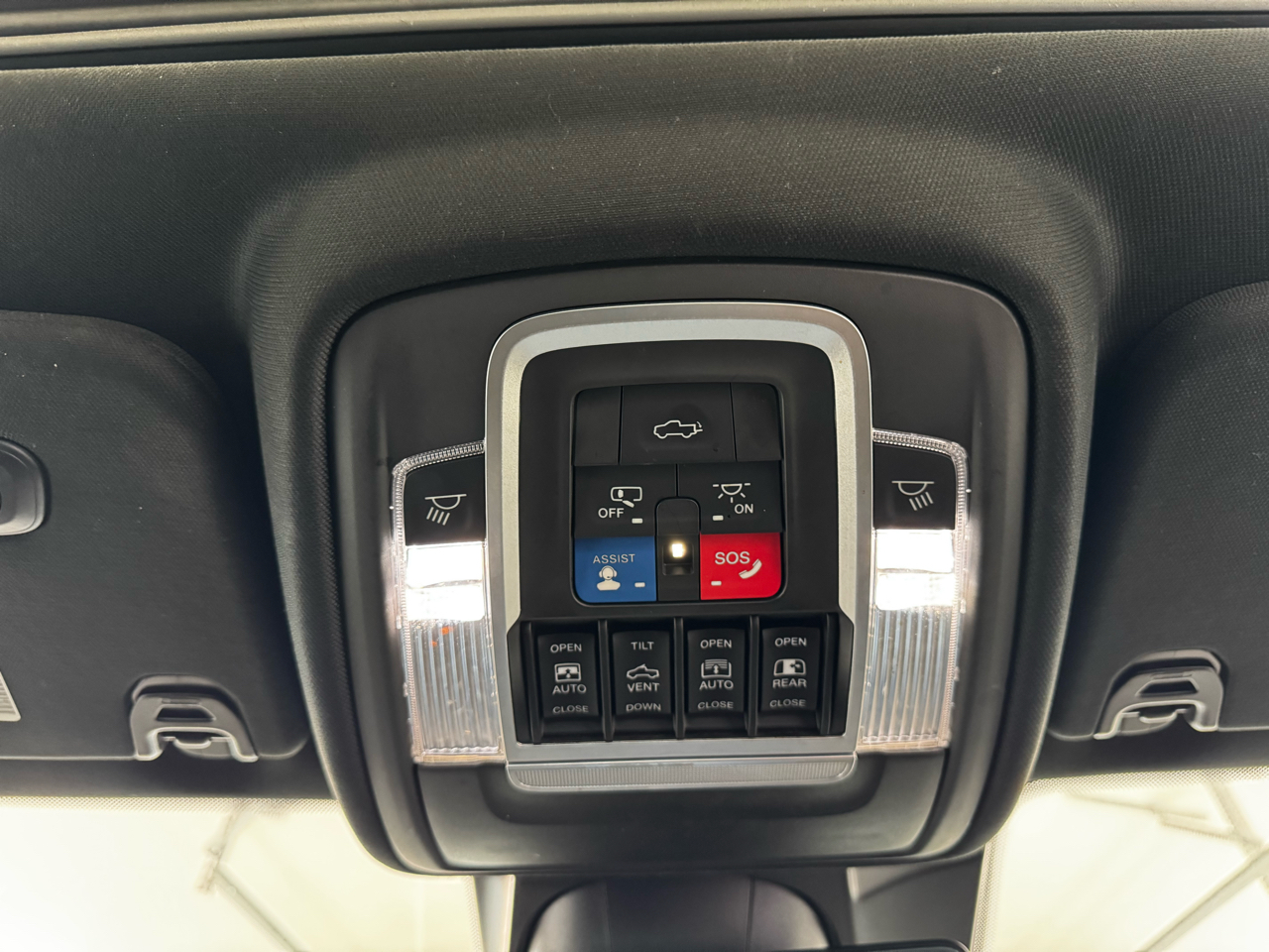 RAM 1500 Laramie 4x4 Crew Cab 5'7" Box 2021