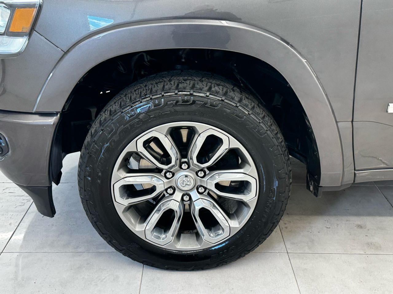 RAM 1500 Laramie 4x4 Crew Cab 5'7" Box 2021