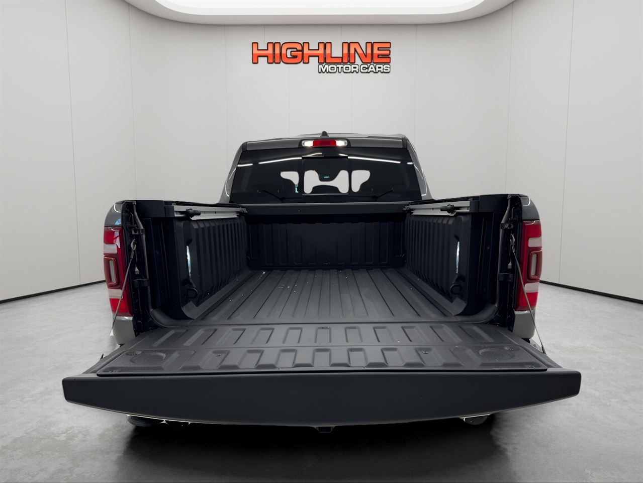 RAM 1500 Laramie 4x4 Crew Cab 5'7" Box 2021