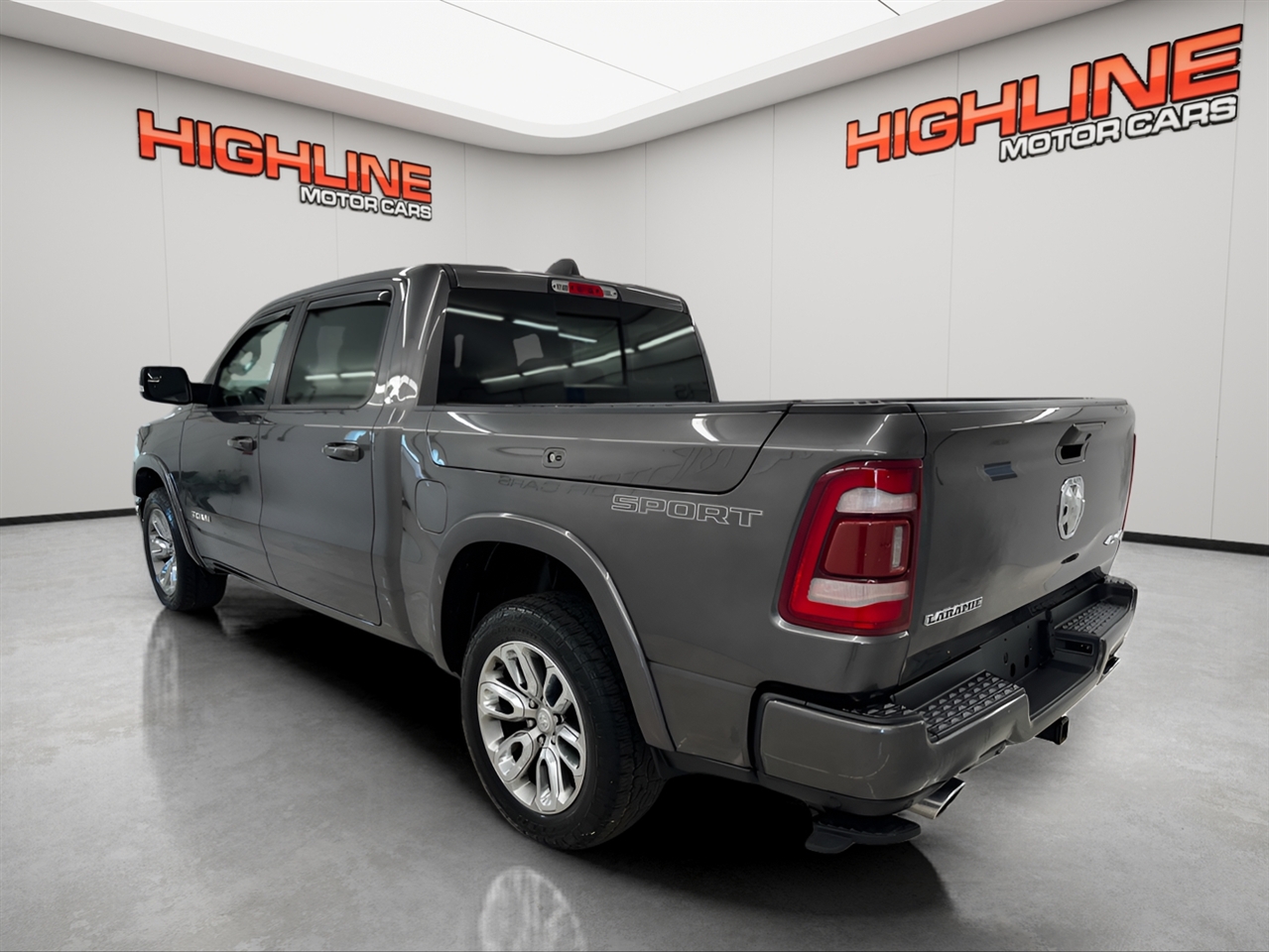 RAM 1500 Laramie 4x4 Crew Cab 5'7" Box 2021