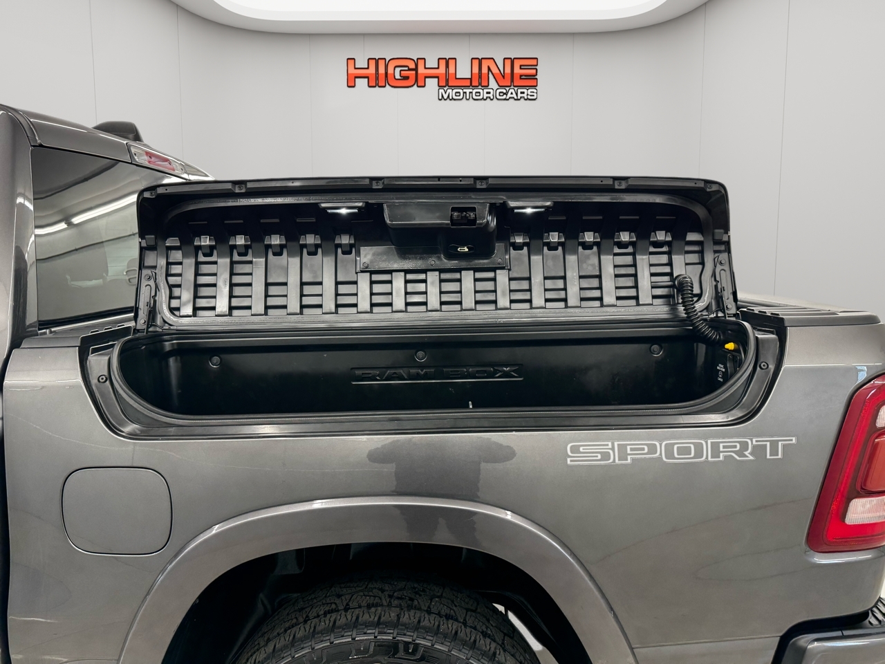 RAM 1500 Laramie 4x4 Crew Cab 5'7" Box 2021