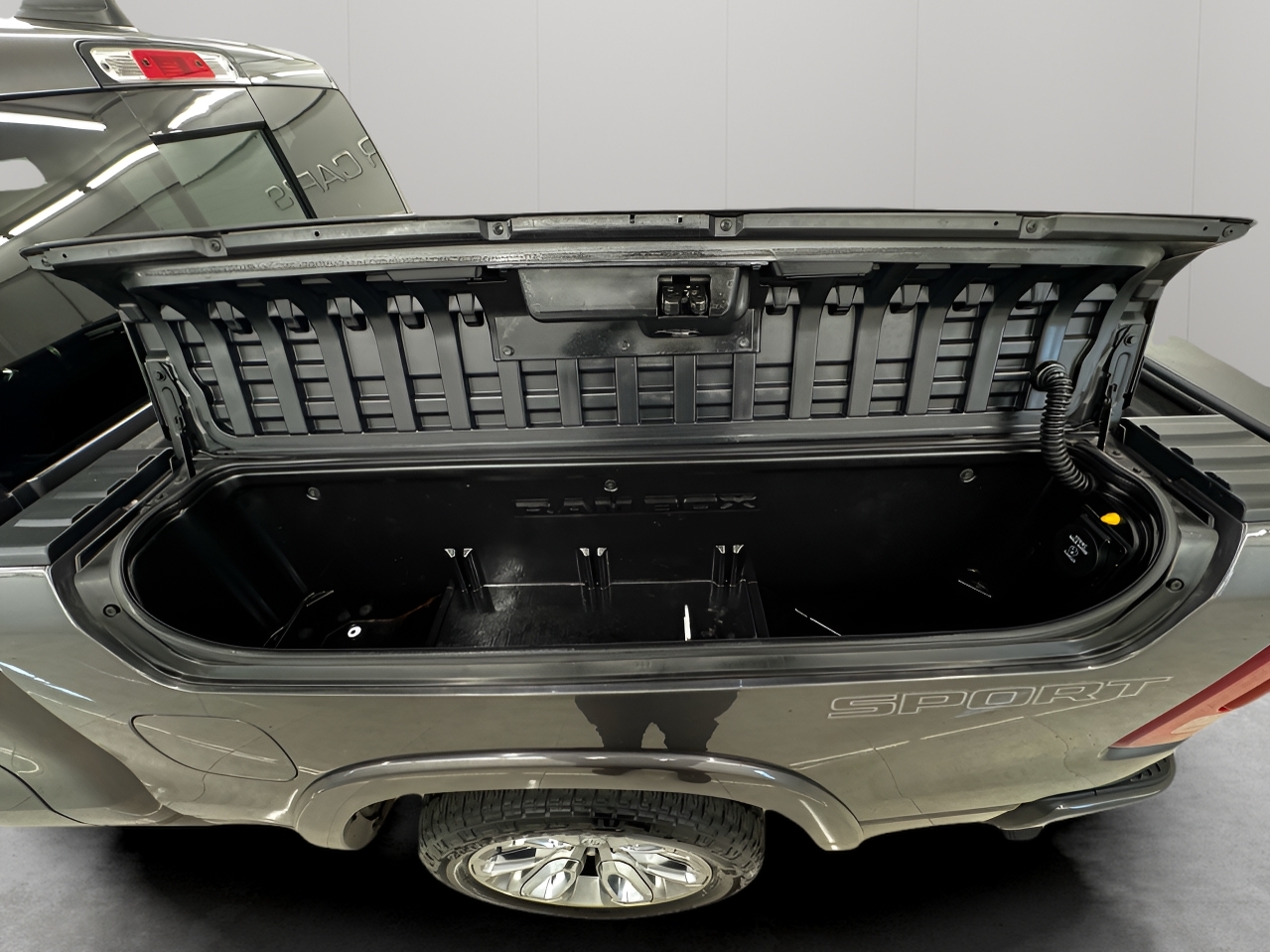 RAM 1500 Laramie 4x4 Crew Cab 5'7" Box 2021