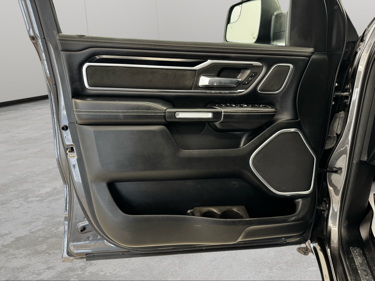 RAM 1500 Laramie 4x4 Crew Cab 5'7" Box 2021