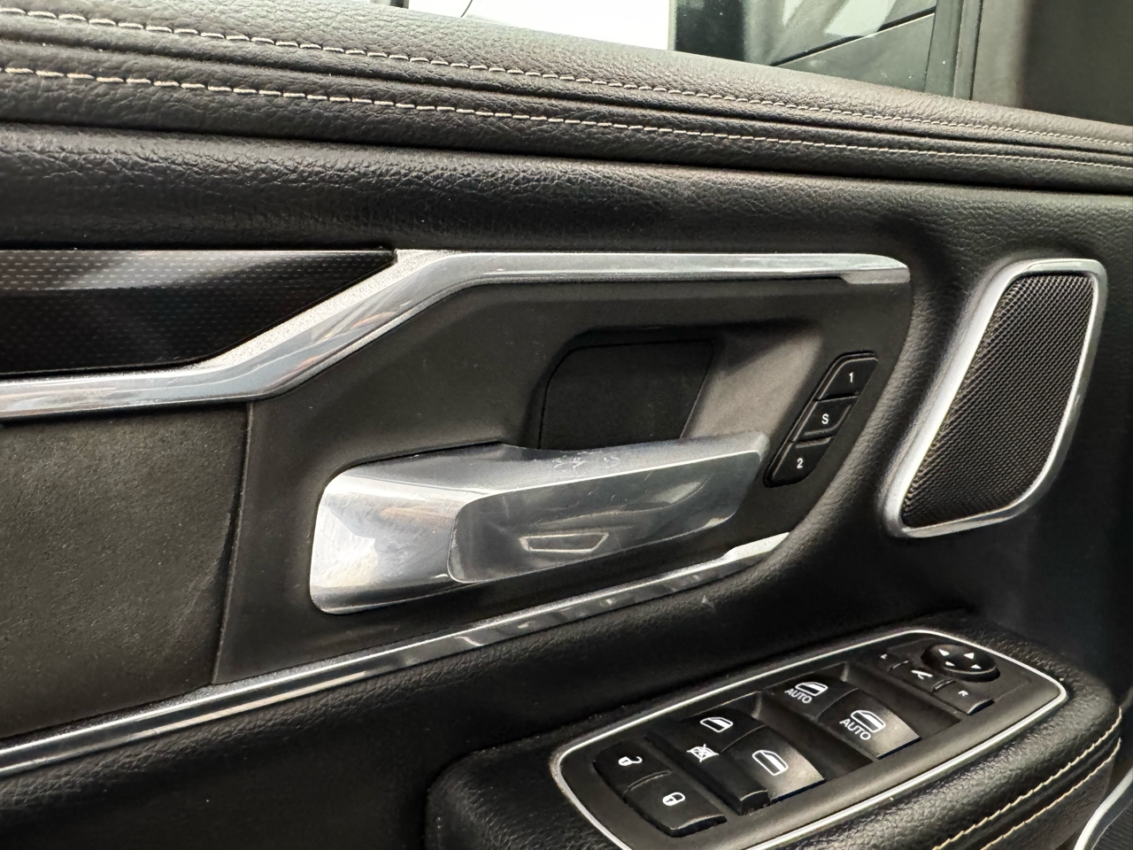 RAM 1500 Laramie 4x4 Crew Cab 5'7" Box 2021