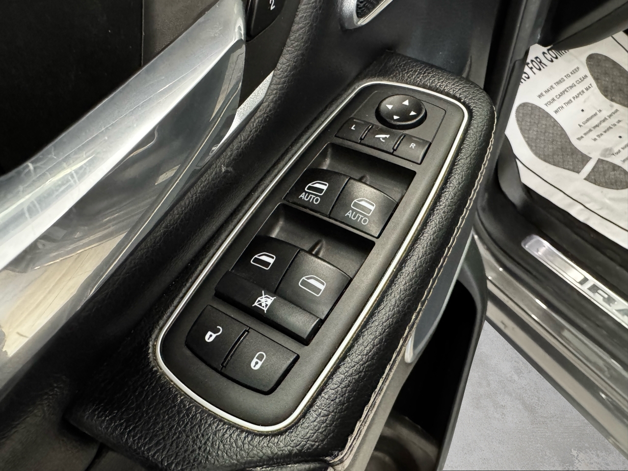 RAM 1500 Laramie 4x4 Crew Cab 5'7" Box 2021