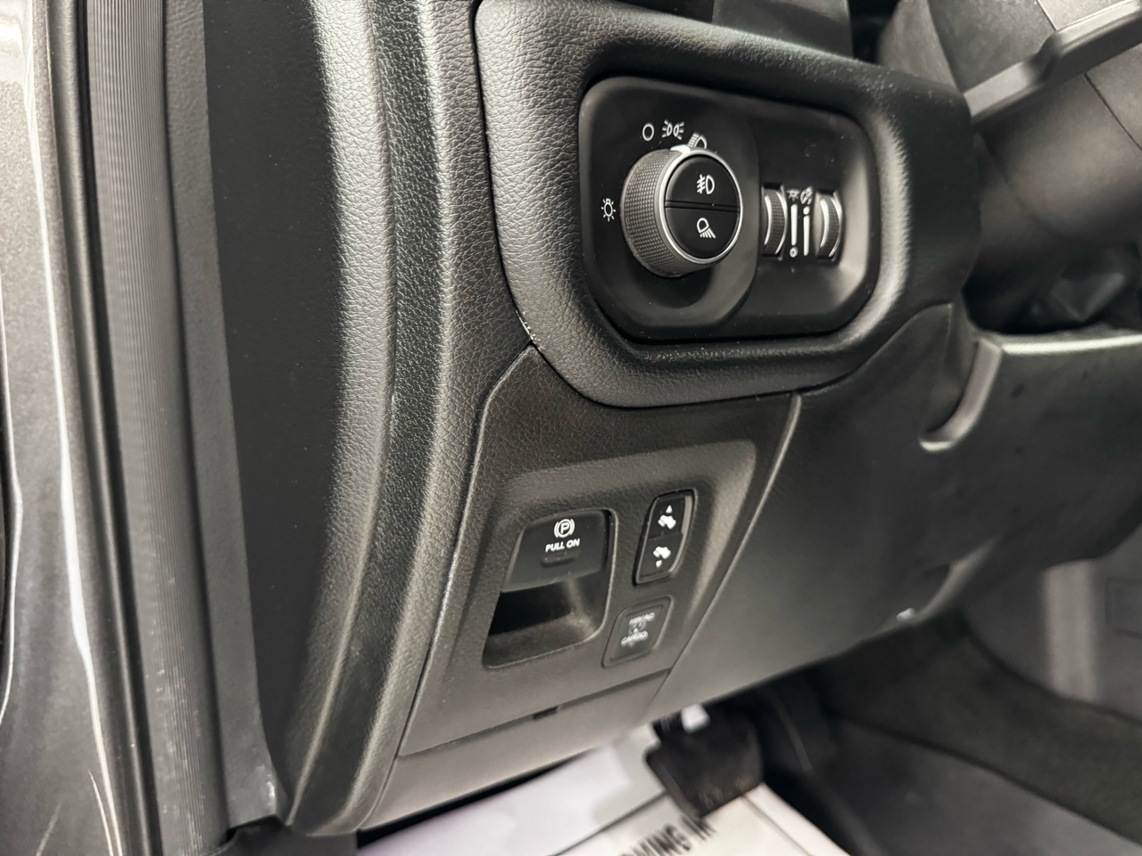 RAM 1500 Laramie 4x4 Crew Cab 5'7" Box 2021