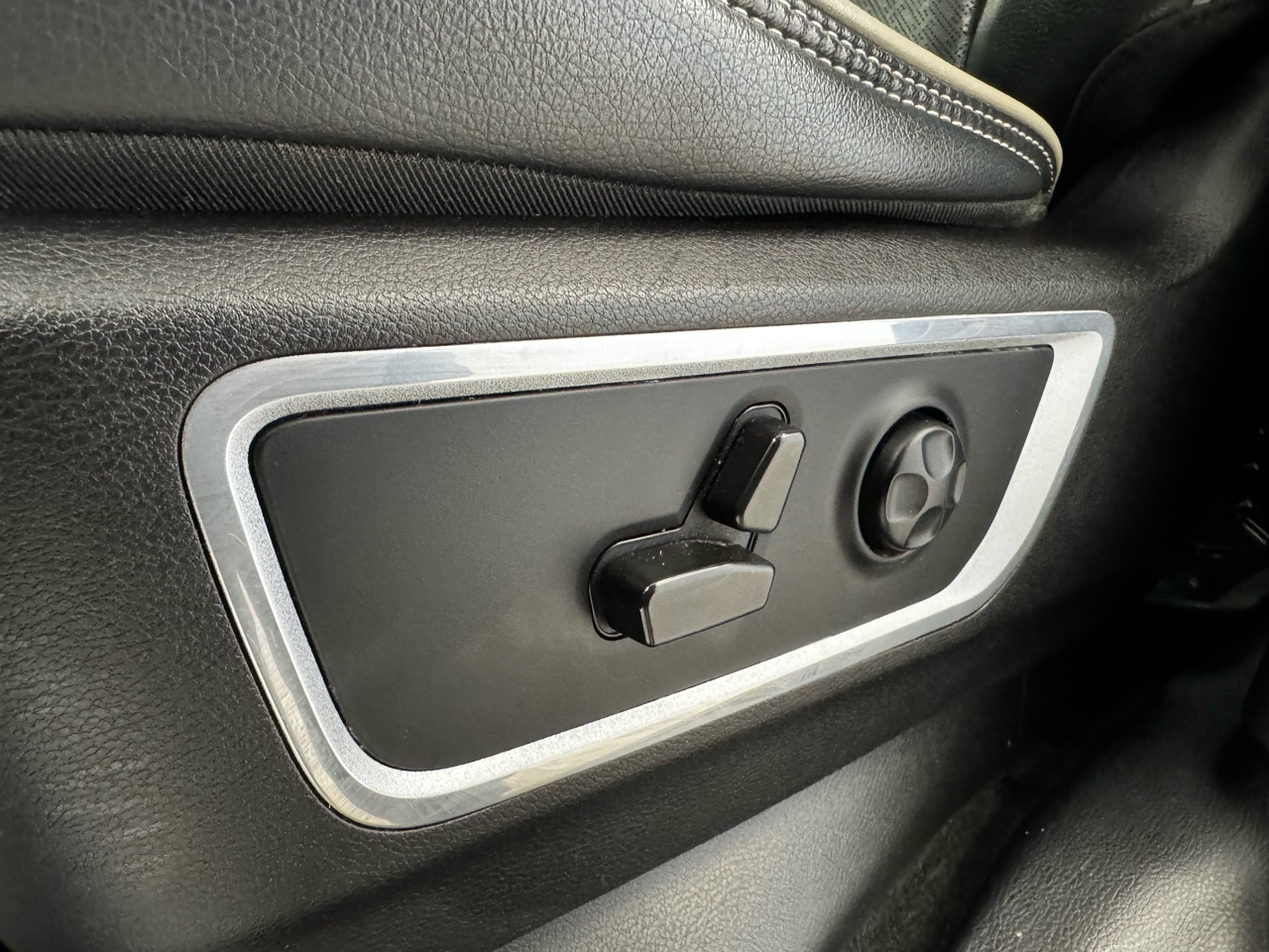 RAM 1500 Laramie 4x4 Crew Cab 5'7" Box 2021