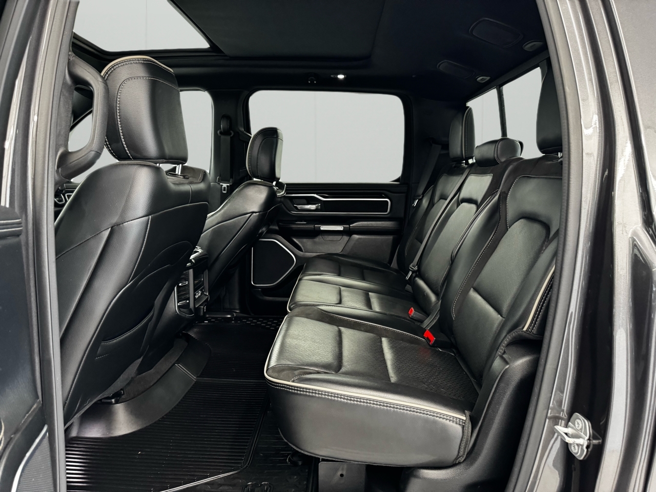 RAM 1500 Laramie 4x4 Crew Cab 5'7" Box 2021