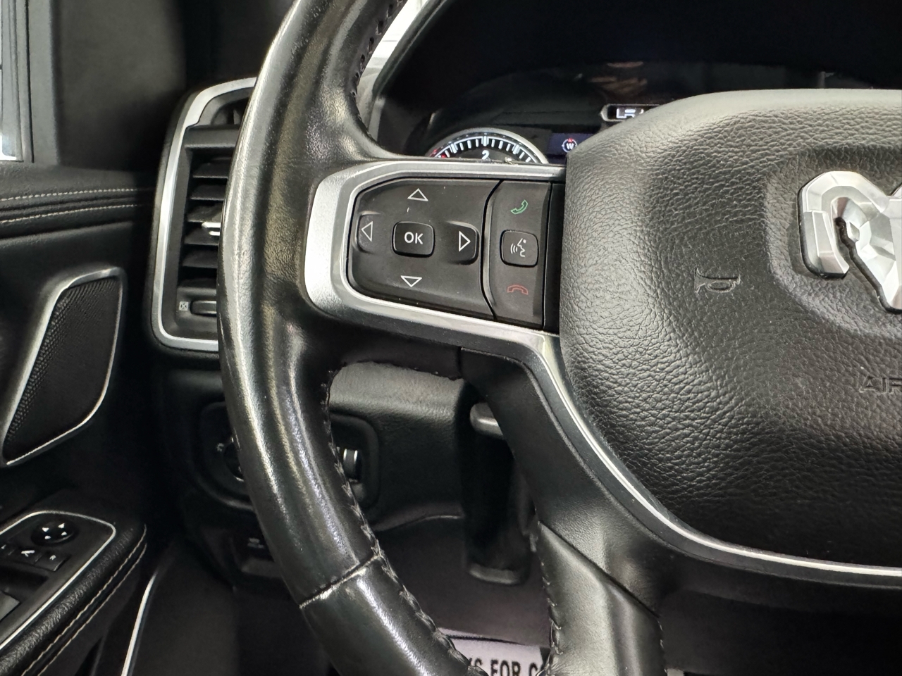 RAM 1500 Laramie 4x4 Crew Cab 5'7" Box 2021