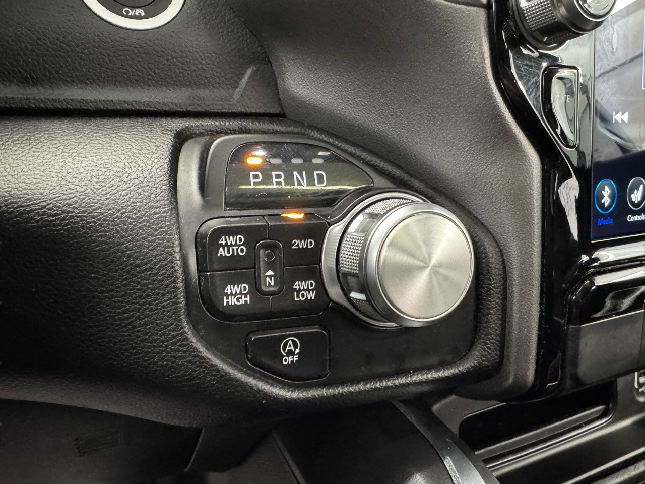 RAM 1500 Laramie 4x4 Crew Cab 5'7" Box 2021