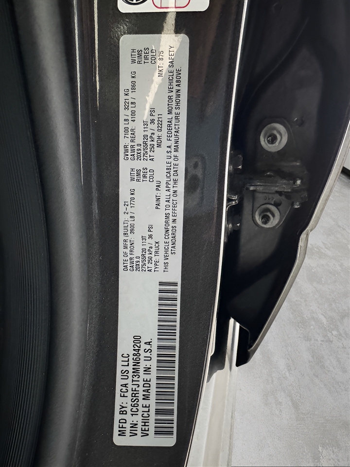 RAM 1500 Laramie 4x4 Crew Cab 5'7" Box 2021