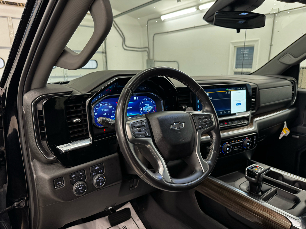 Chevrolet Silverado 1500 4WD Crew Cab 147" RST 2023