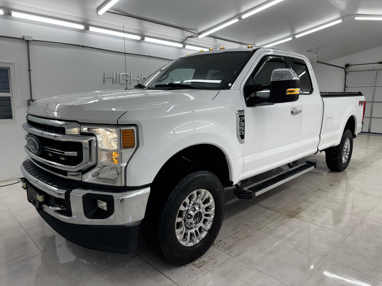 Ford Super Duty F-350 SRW Lariat 4WD SuperCab 8' Box 2021