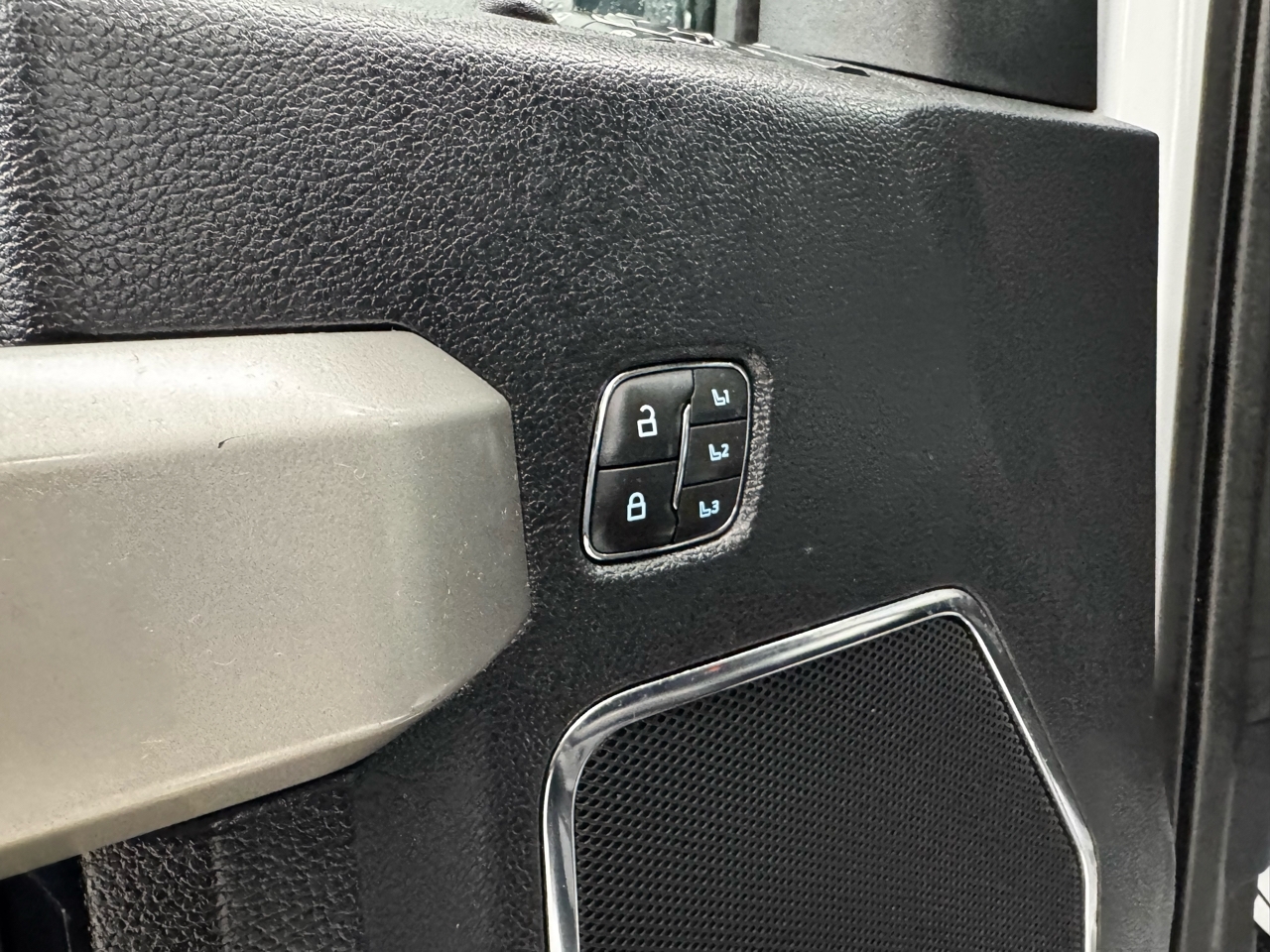 Ford Super Duty F-350 SRW Lariat 4WD SuperCab 8' Box 2021