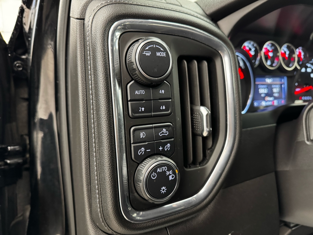 Chevrolet Silverado 1500 4WD Crew Cab 147" RST 2021