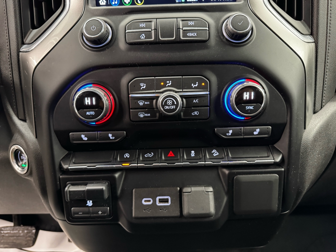 Chevrolet Silverado 1500 4WD Crew Cab 147" RST 2021