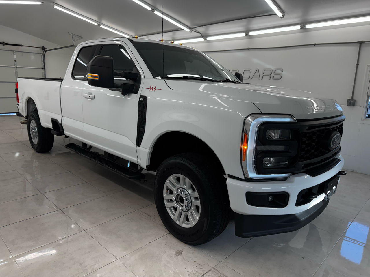 Ford Super Duty F-350 SRW Lariat 4WD SuperCab 8' Box 2023