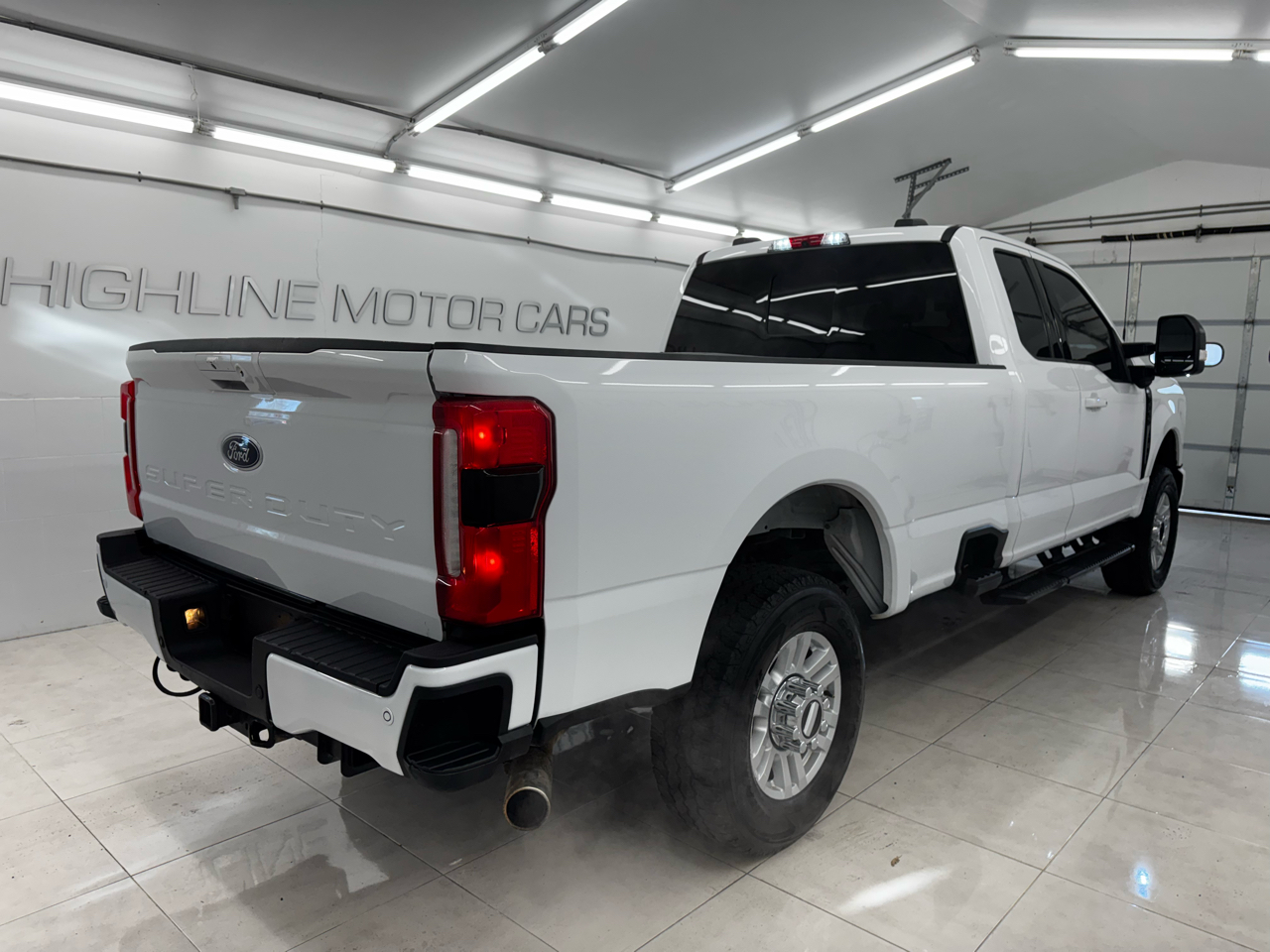 Ford Super Duty F-350 SRW Lariat 4WD SuperCab 8' Box 2023
