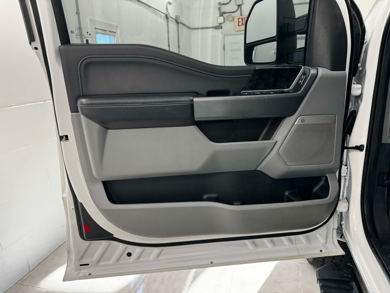 Ford Super Duty F-350 SRW Lariat 4WD SuperCab 8' Box 2023