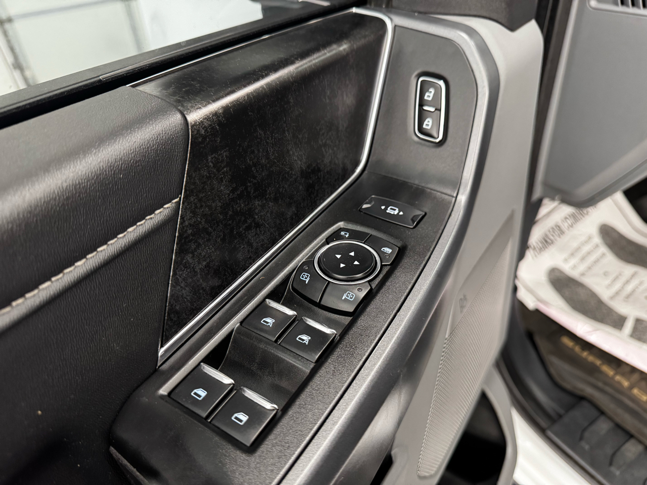 Ford Super Duty F-350 SRW Lariat 4WD SuperCab 8' Box 2023