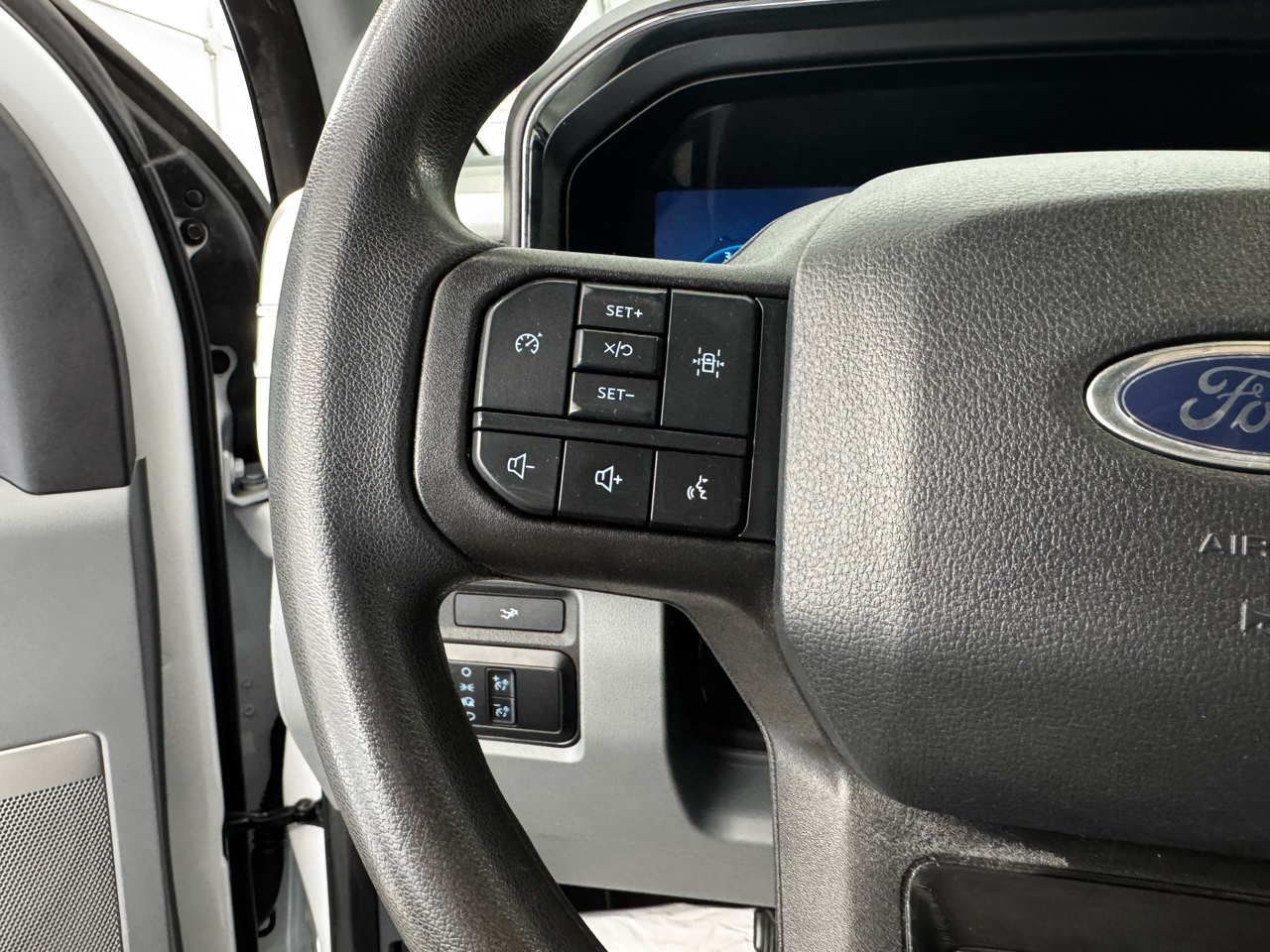 Ford Super Duty F-350 SRW Lariat 4WD SuperCab 8' Box 2023