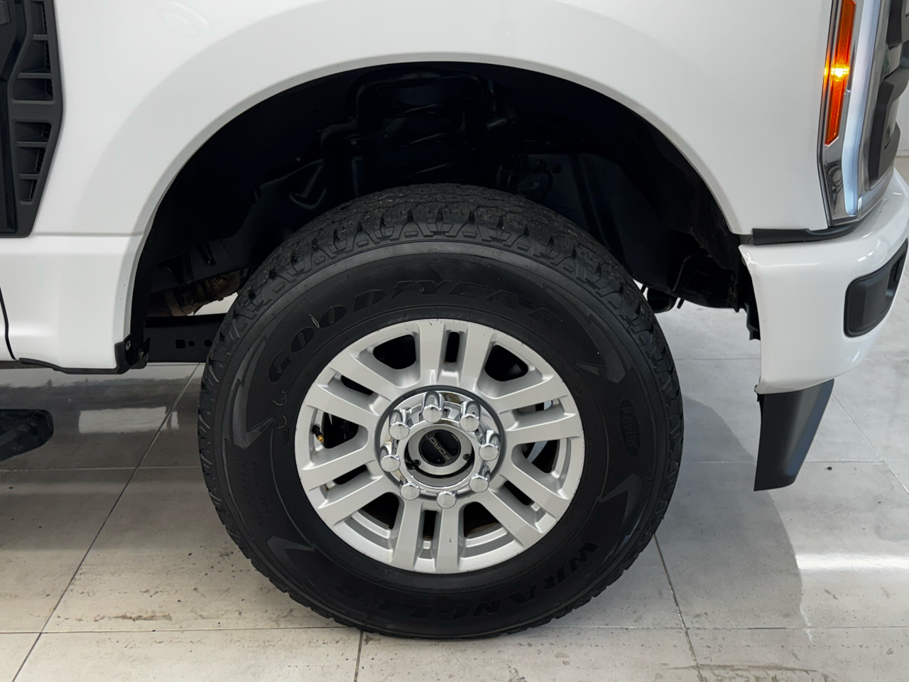 Ford Super Duty F-350 SRW Lariat 4WD SuperCab 8' Box 2023