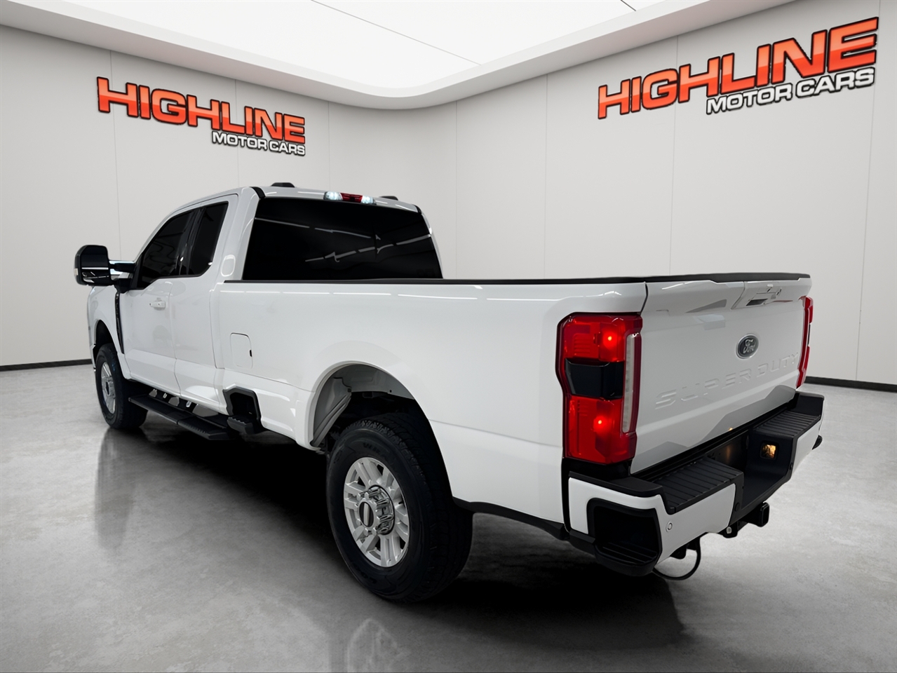 Ford Super Duty F-350 SRW XLT 4WD SuperCab 8' Box 2023