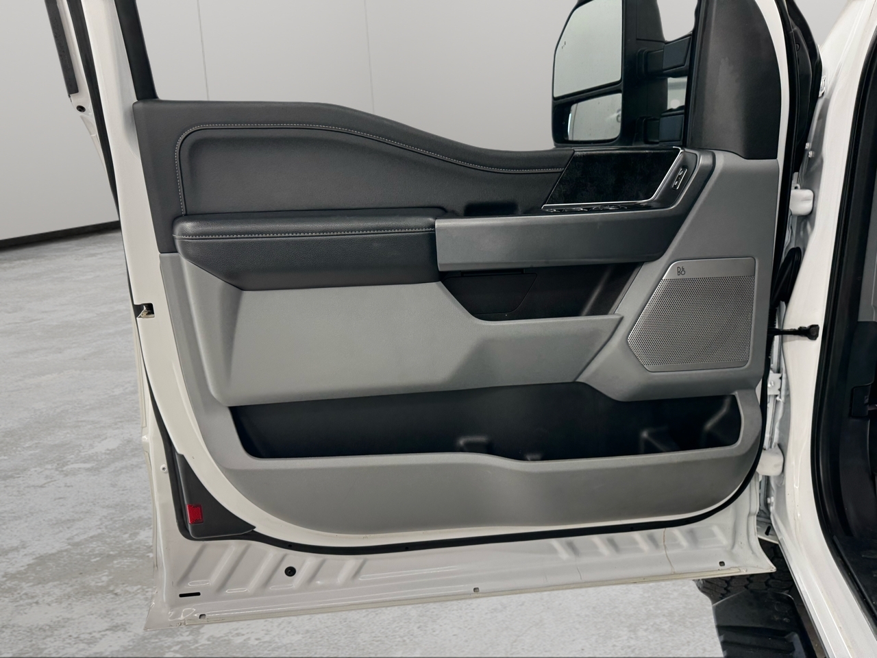 Ford Super Duty F-350 SRW XLT 4WD SuperCab 8' Box 2023