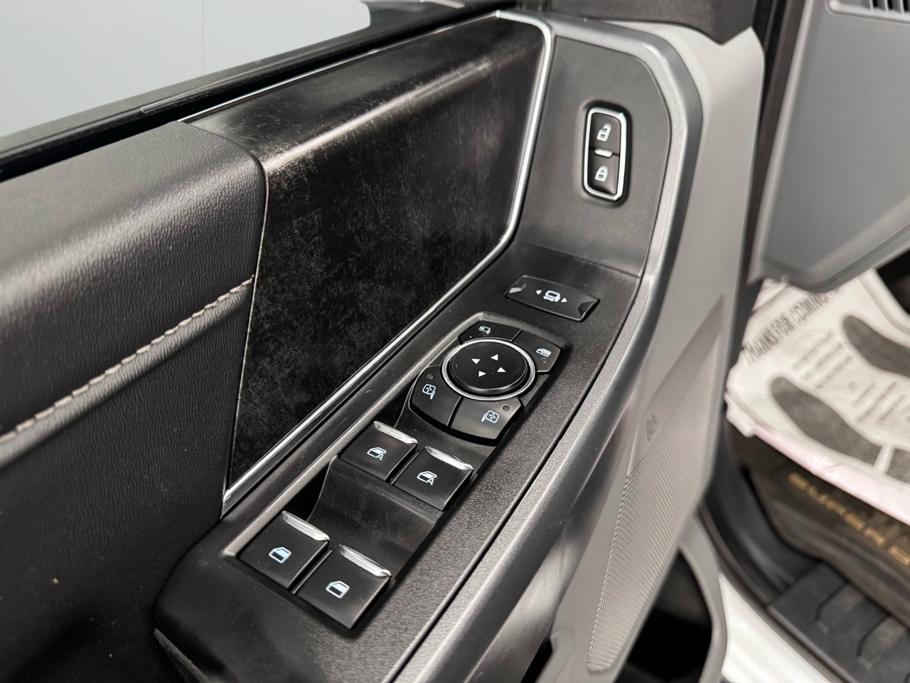 Ford Super Duty F-350 SRW XLT 4WD SuperCab 8' Box 2023