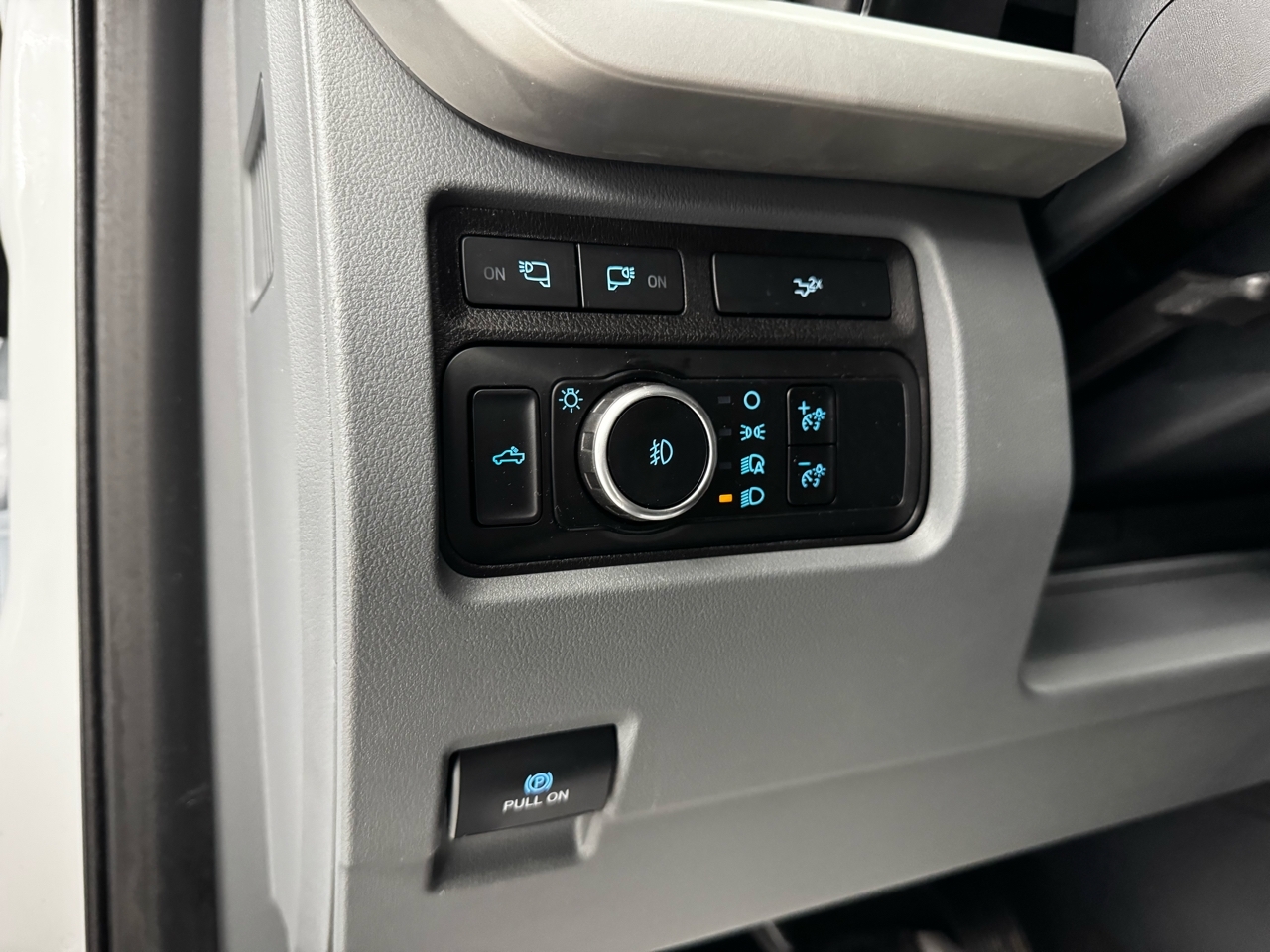 Ford Super Duty F-350 SRW XLT 4WD SuperCab 8' Box 2023