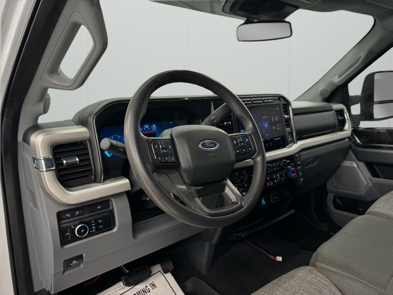 Ford Super Duty F-350 SRW XLT 4WD SuperCab 8' Box 2023