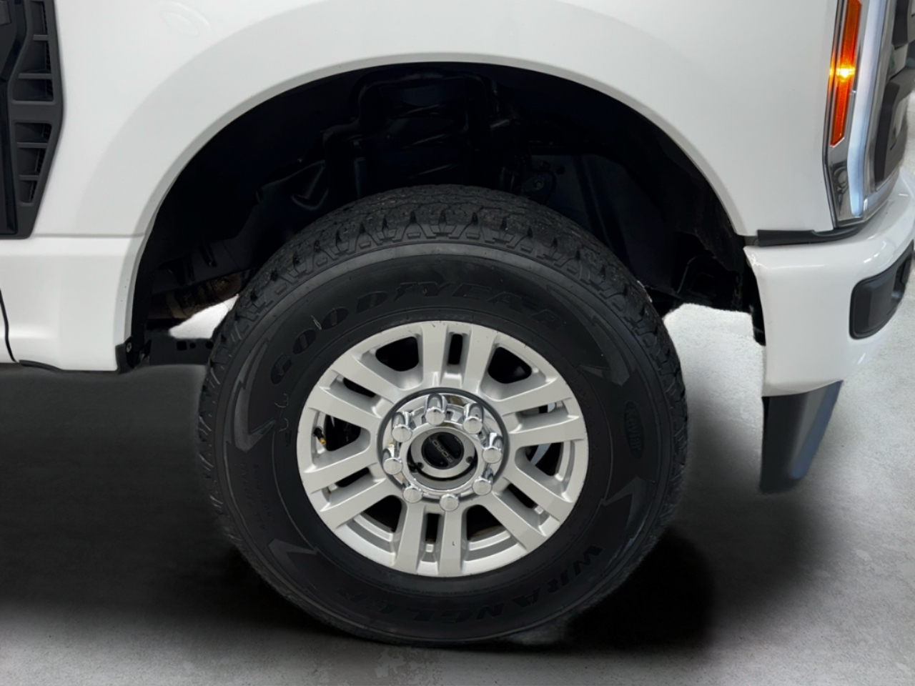 Ford Super Duty F-350 SRW XLT 4WD SuperCab 8' Box 2023